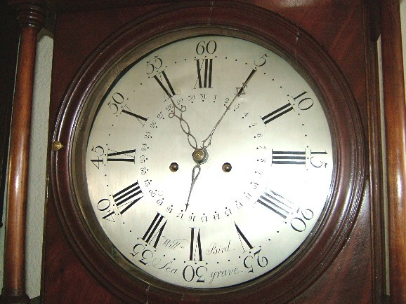 A photo of a silvered dial